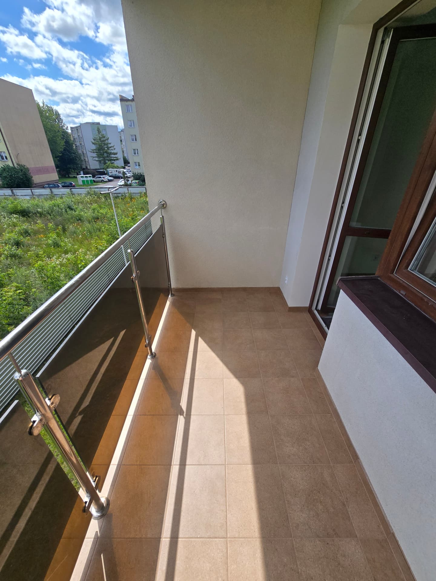 Balkon po ułożeniu płytek — ujęcie 2