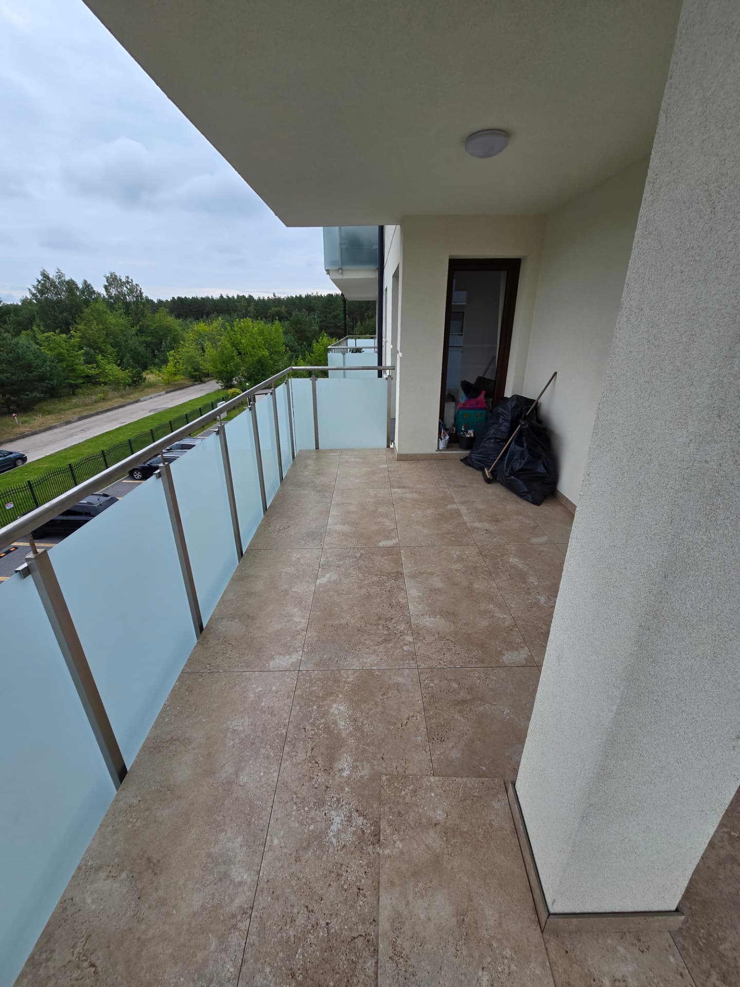 Balkon przed zmianą płytek — ujęcie 2